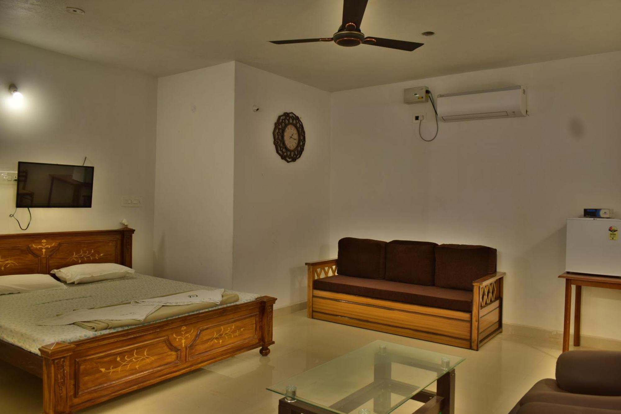 Silent Waters Resorts Йелагири Екстериор снимка