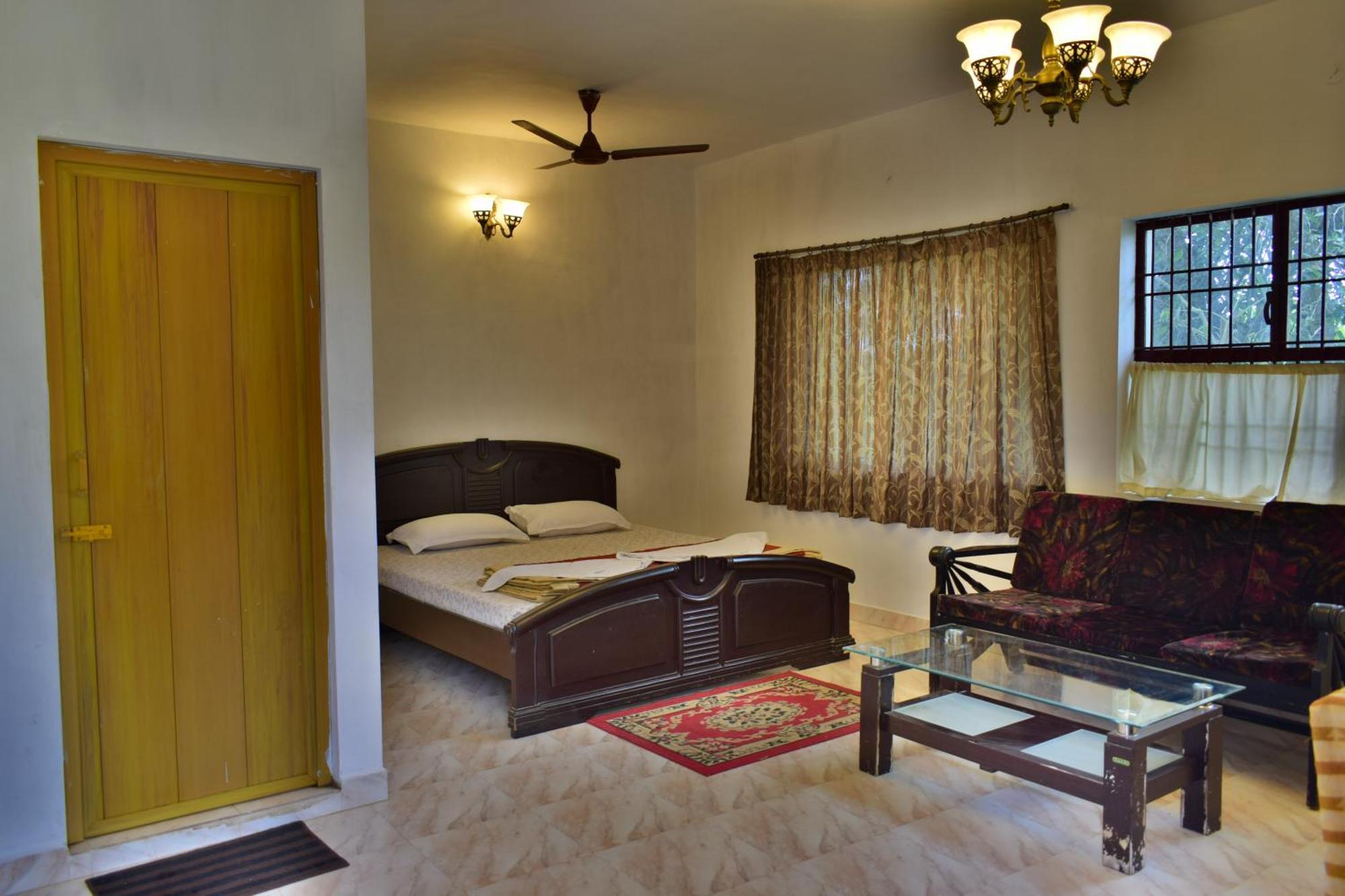 Silent Waters Resorts Йелагири Екстериор снимка