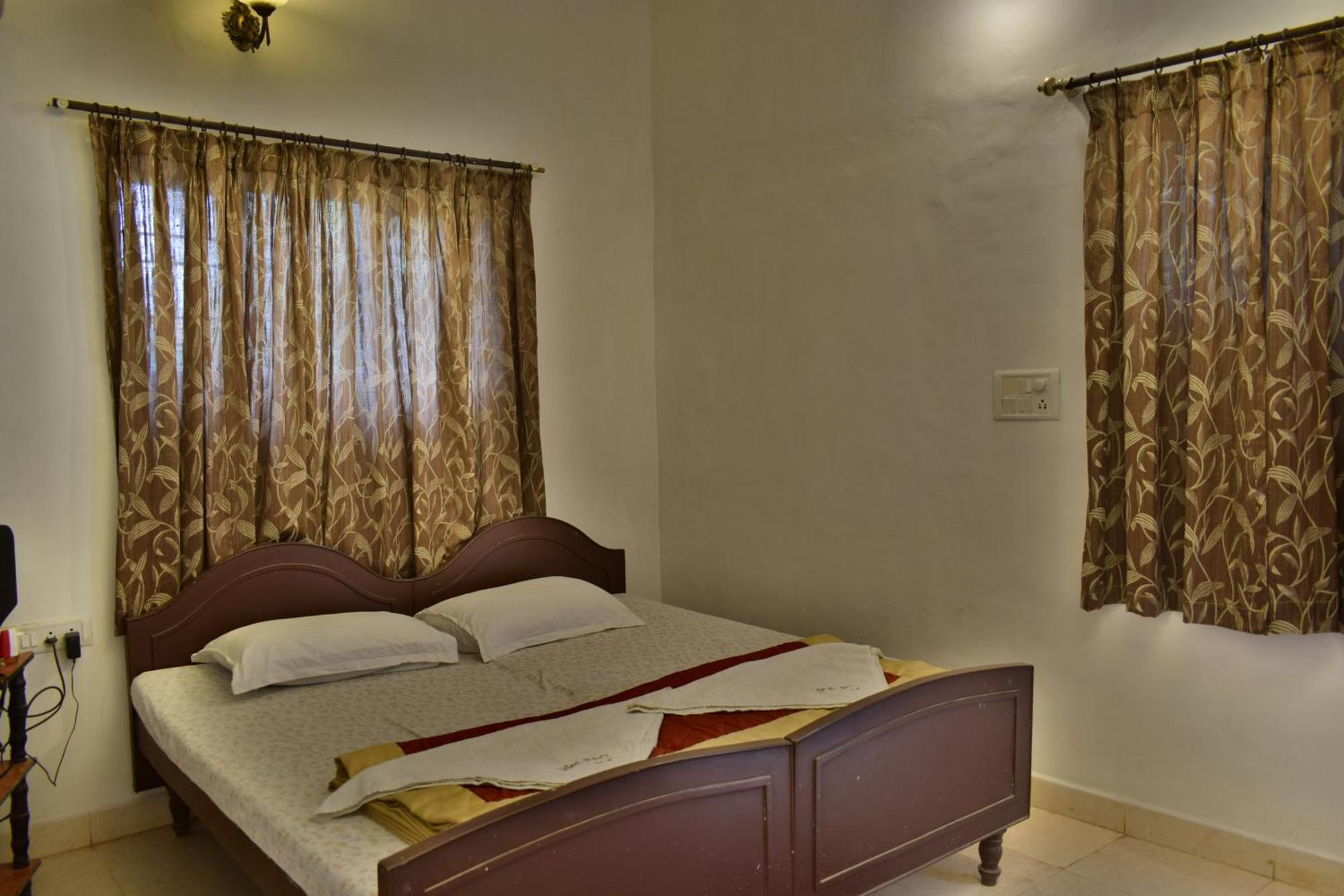 Silent Waters Resorts Йелагири Екстериор снимка