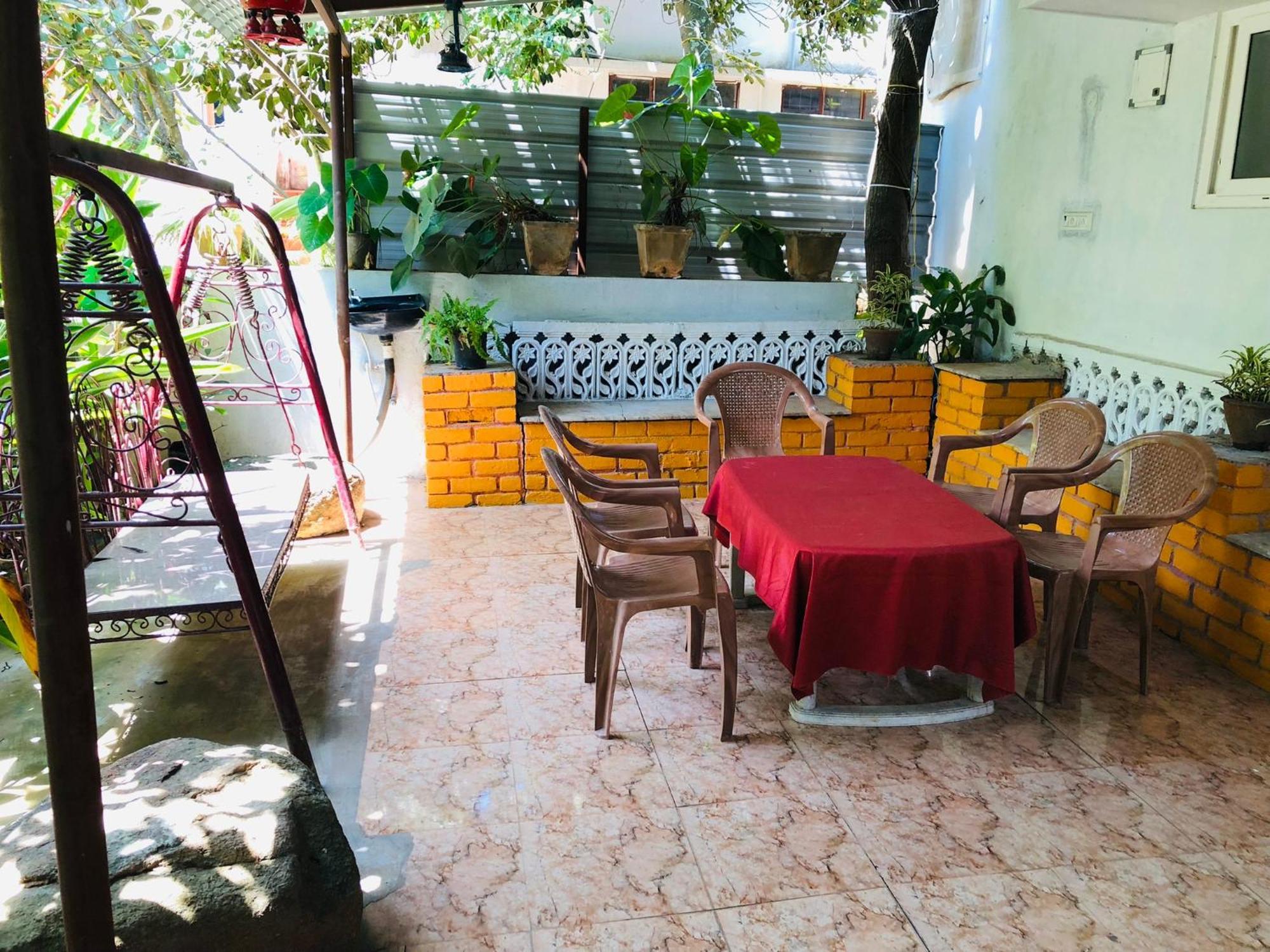 Silent Waters Resorts Йелагири Екстериор снимка